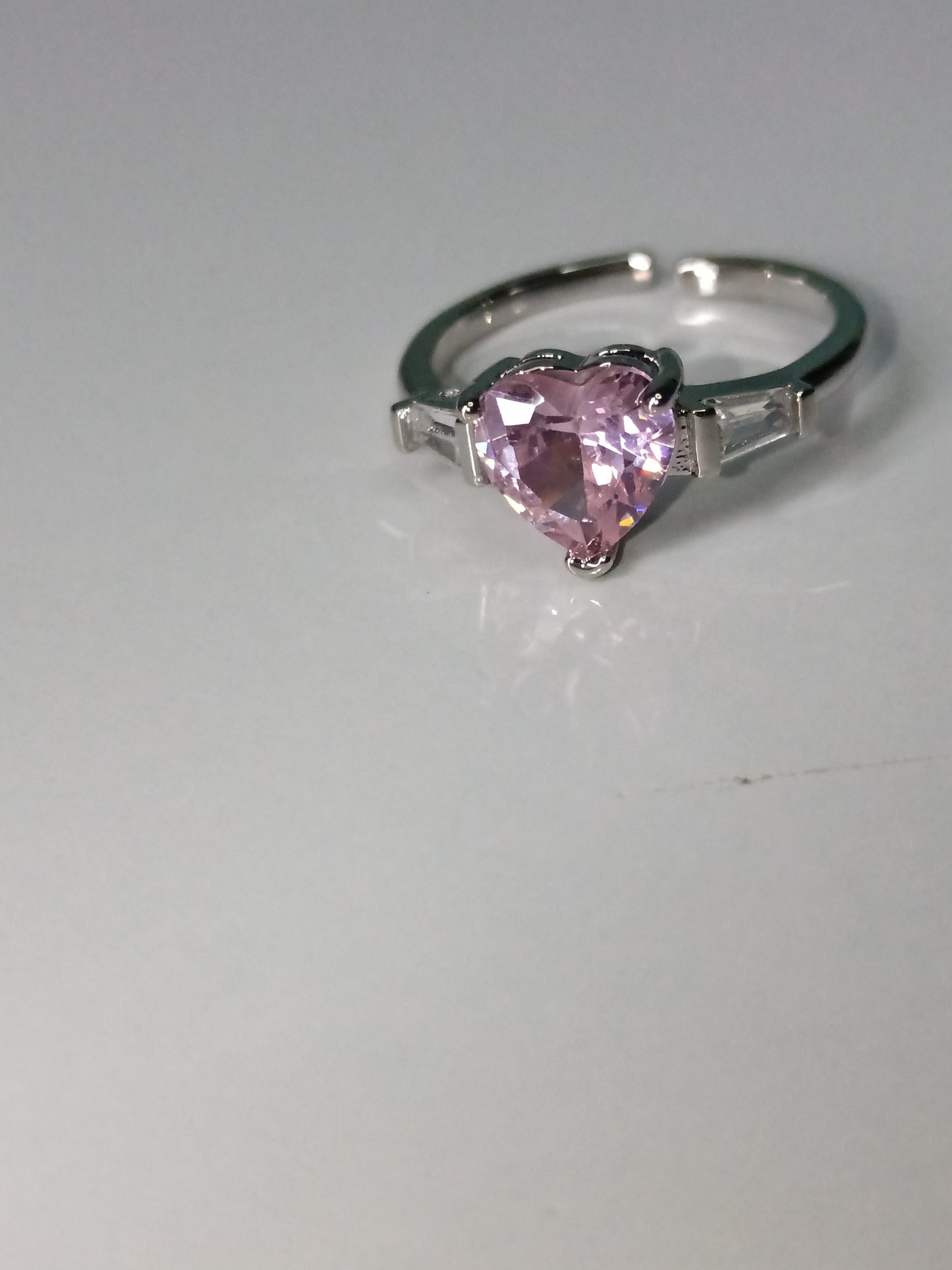 Anillo de corazón rosa