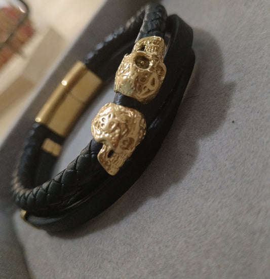 Pulsera de caballero de dos calaveras.