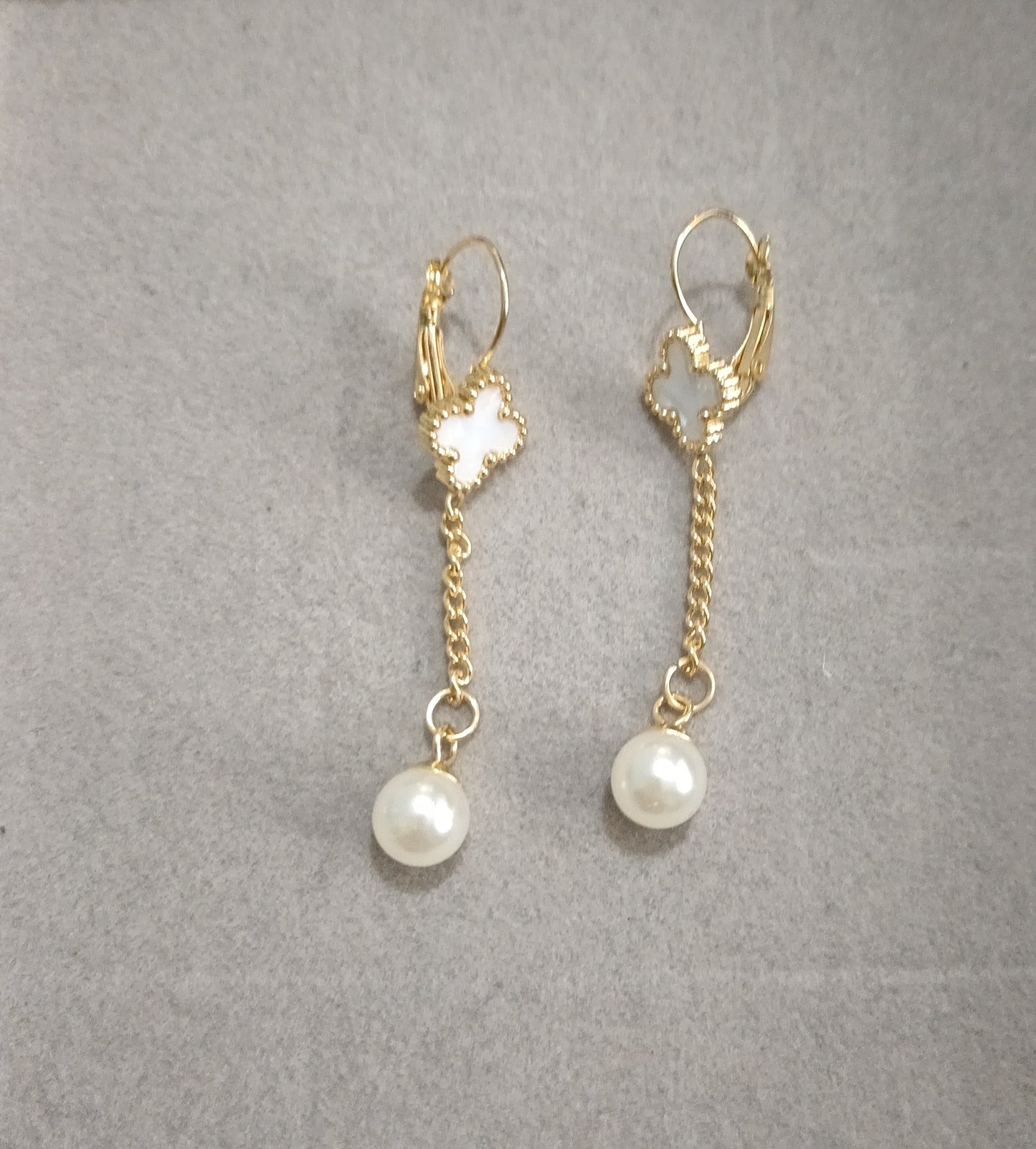 Aretes van cleef con perla.